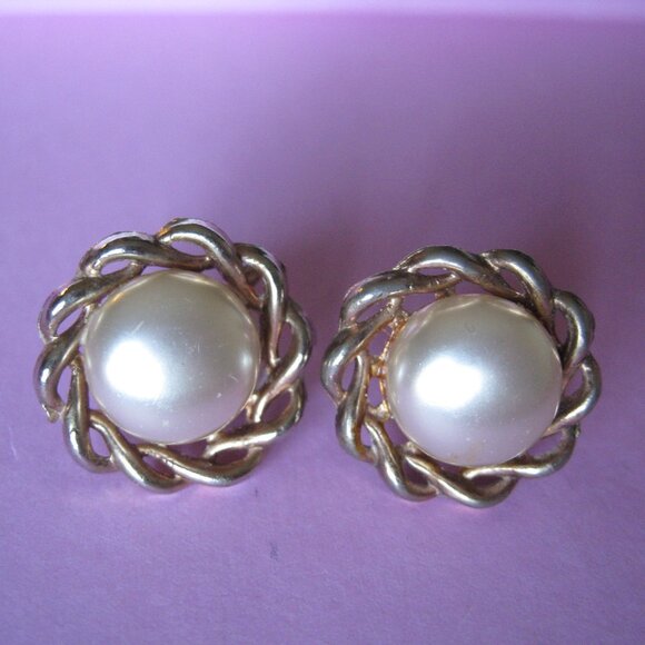 Lot of 5 Vintage Screw Back Clip On Earrings Faux Pearls Gold Tone - Picture 7 of 14